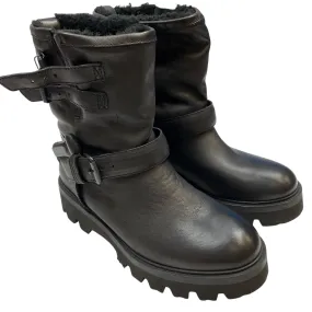 Boots Snow By Ross & Snow  Size: 7.5