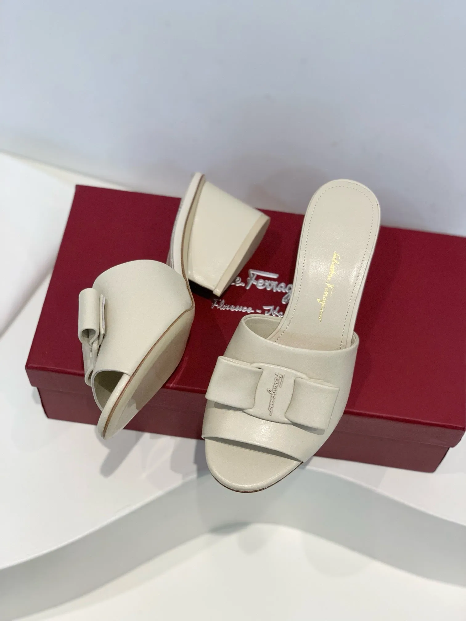 SE1381 Ferragamo Slide / Size5-11