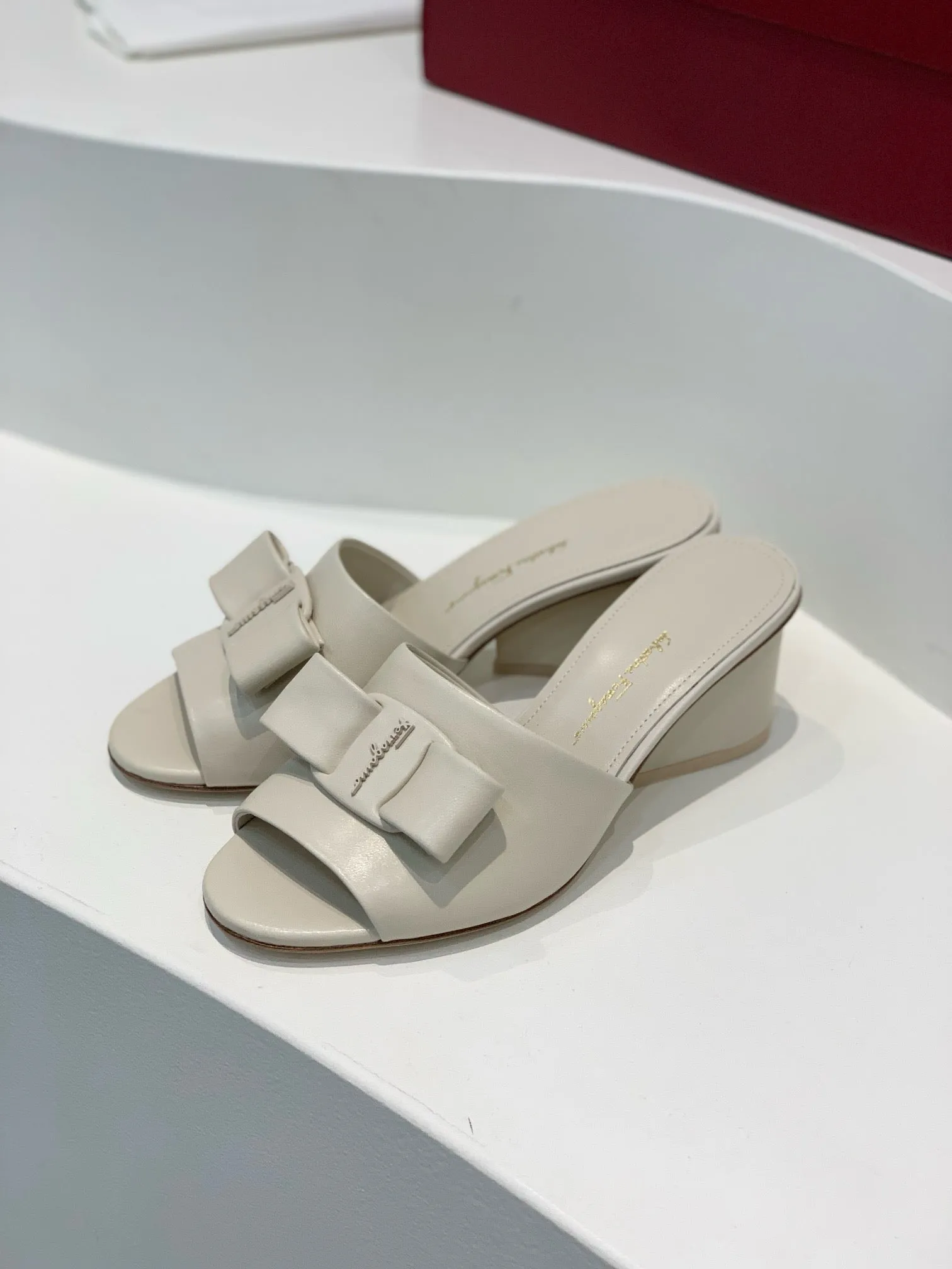 SE1381 Ferragamo Slide / Size5-11