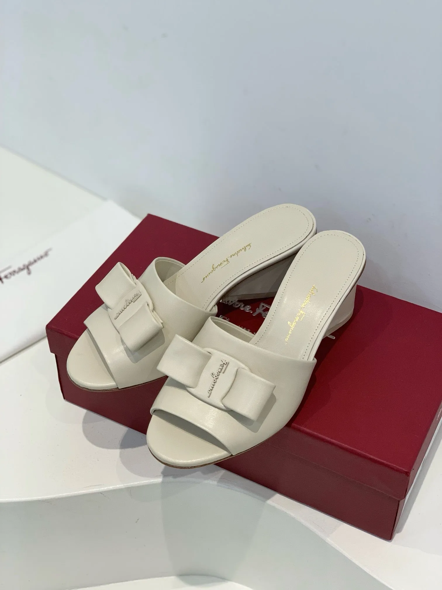 SE1381 Ferragamo Slide / Size5-11