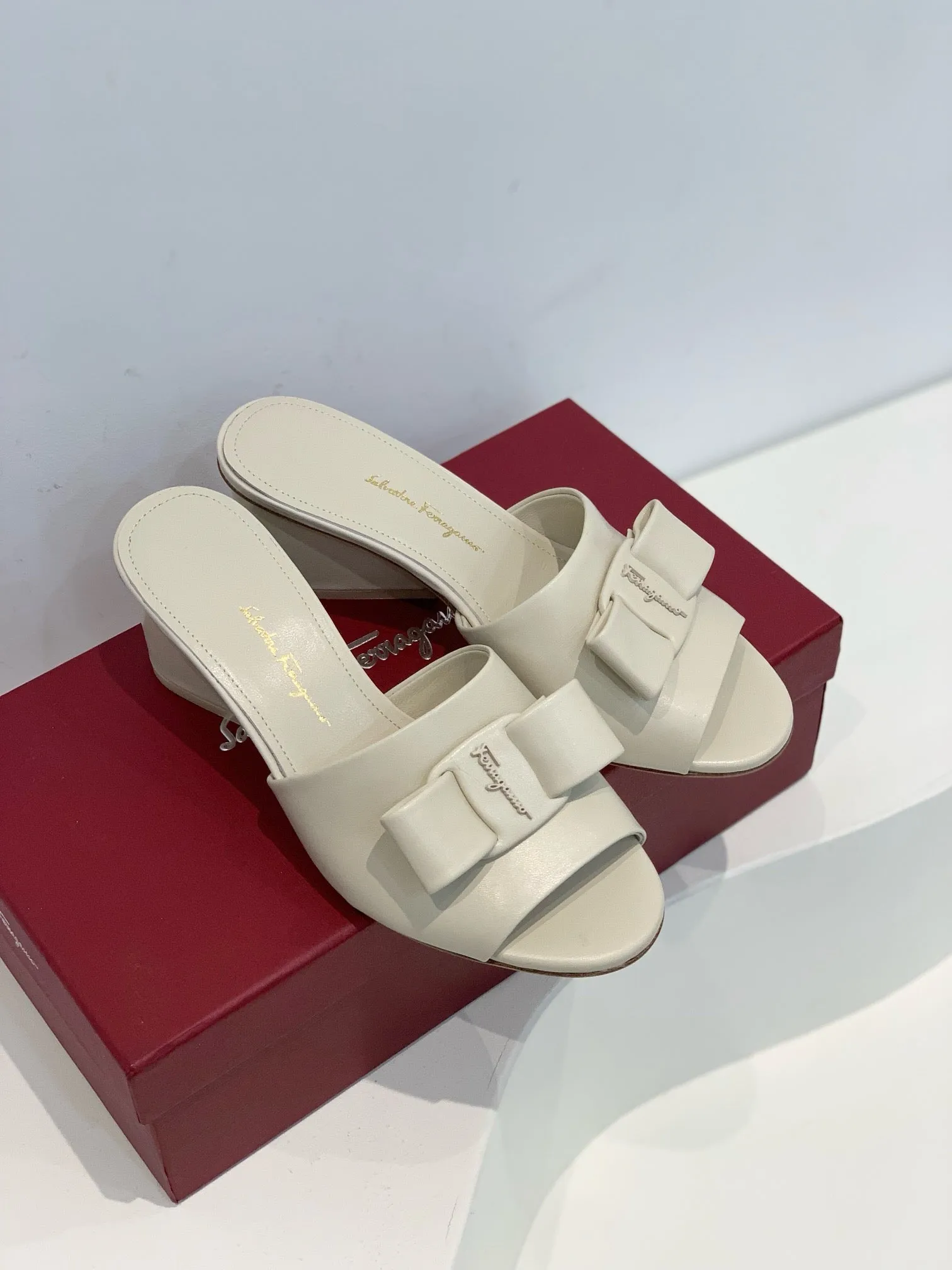 SE1381 Ferragamo Slide / Size5-11