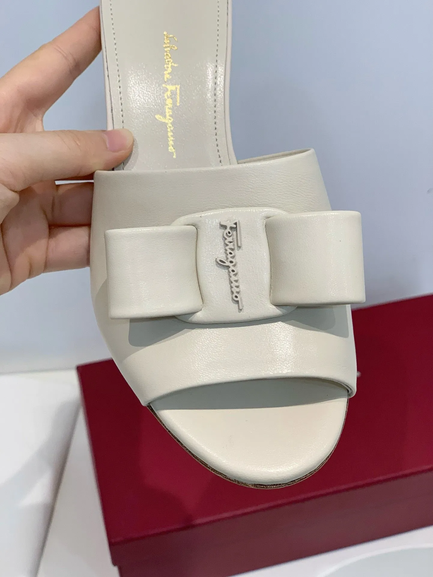 SE1381 Ferragamo Slide / Size5-11