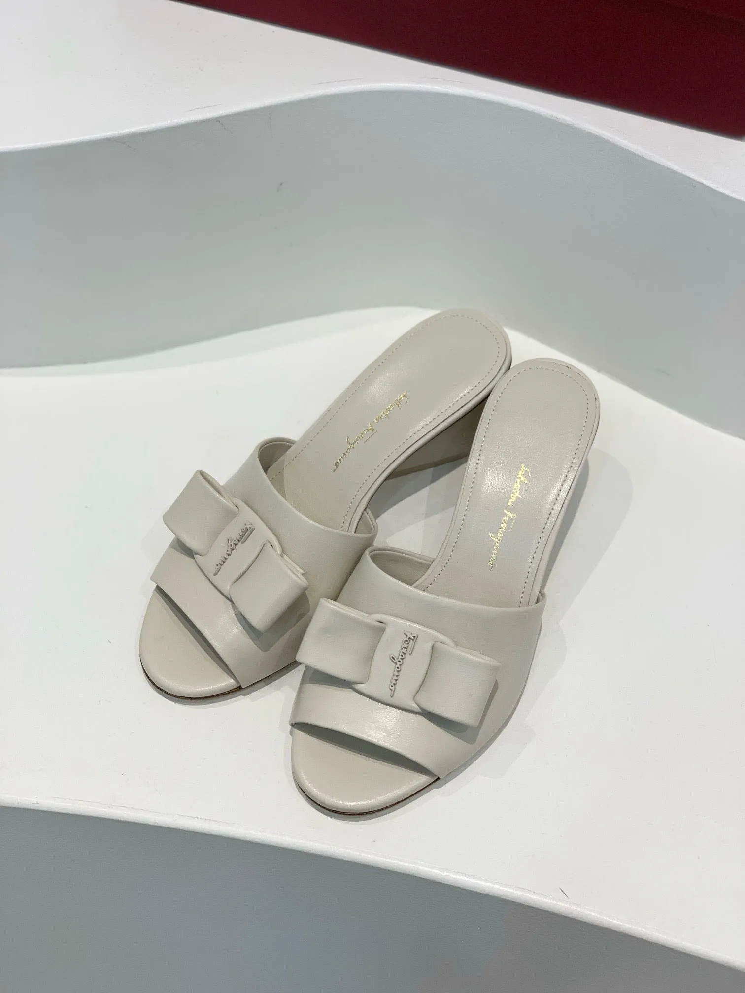 SE1381 Ferragamo Slide / Size5-11