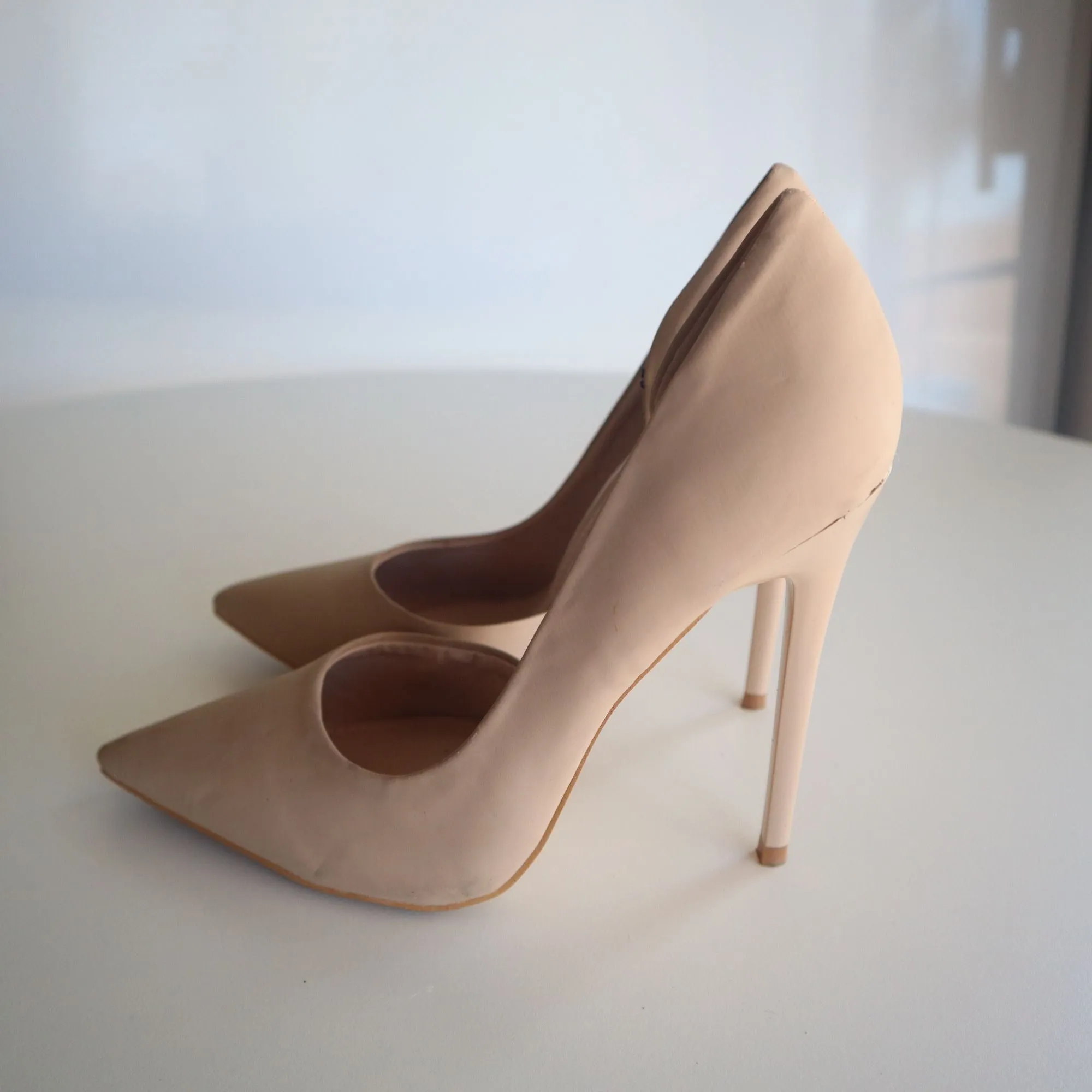 Shoe Republic LA Nude Beige Pointed Toe Stiletto High Heels Women's Size 6.5